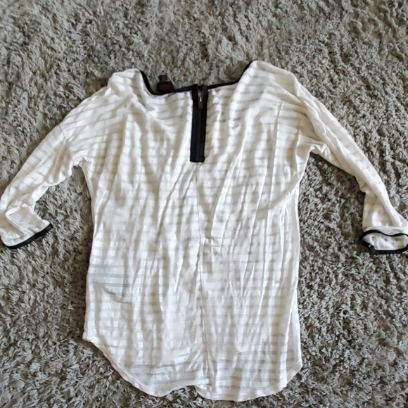 Top - Picture 2 of 2